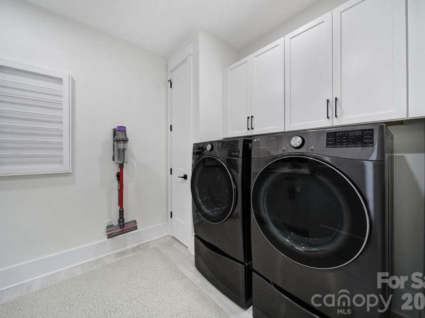 911 Laurel Creek Lane, Charlotte, NC 28211.  MLS# CAR4352689, YatesRealty ID 19899. Laundry Room