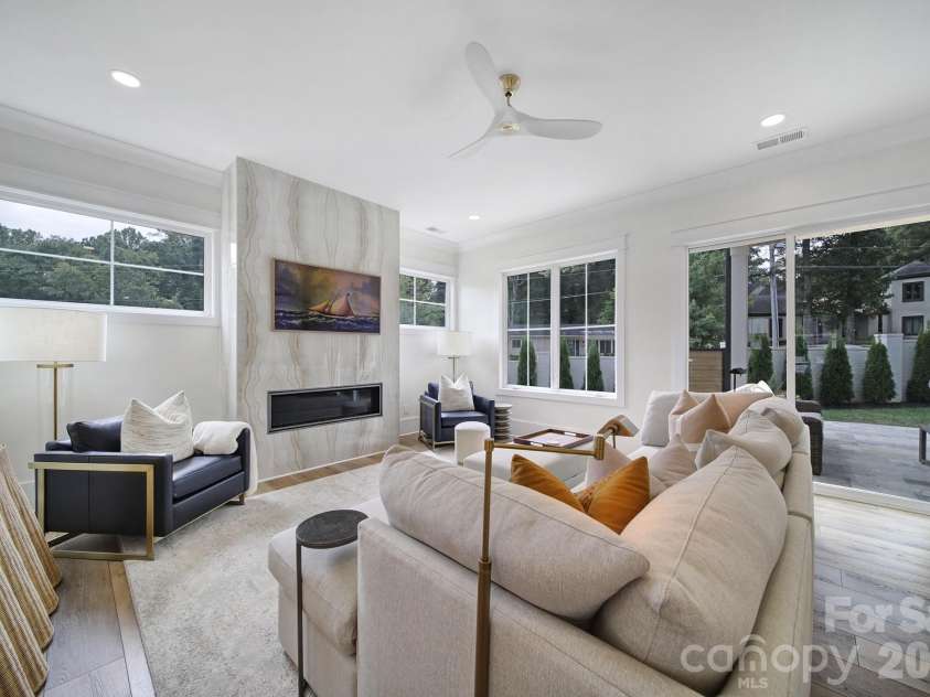 911 Laurel Creek Lane, Charlotte, NC 28211.  MLS# CAR4352689, YatesRealty ID 19899. Living Room
