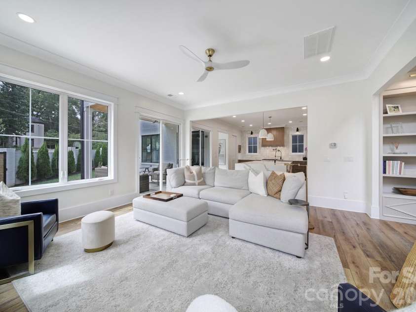 911 Laurel Creek Lane, Charlotte, NC 28211.  MLS# CAR4352689, YatesRealty ID 19899. Open Concept Kitchen and Living Room