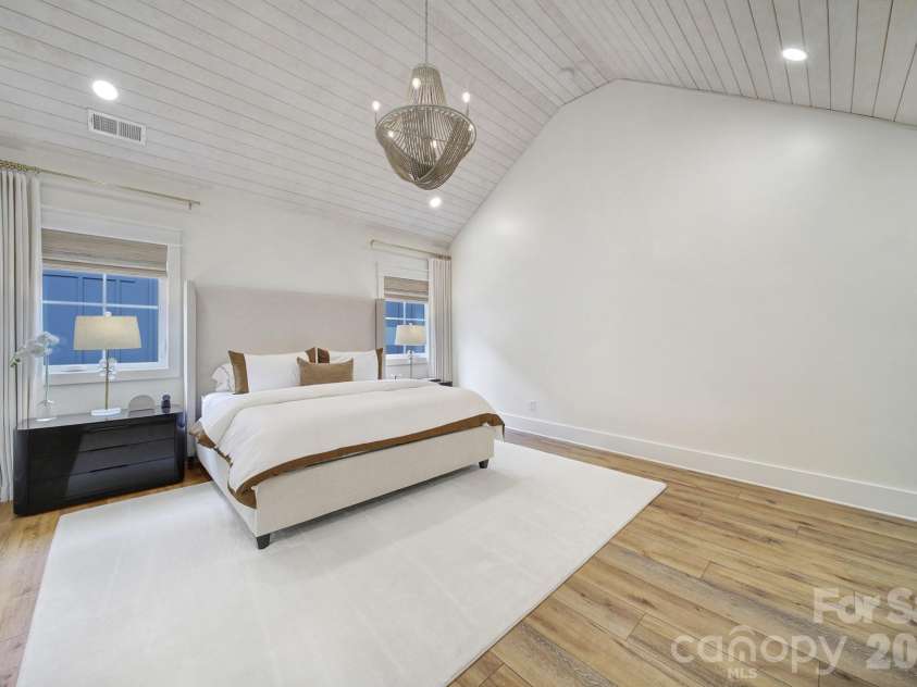 911 Laurel Creek Lane, Charlotte, NC 28211.  MLS# CAR4352689, YatesRealty ID 19899. Owner's Bedroom