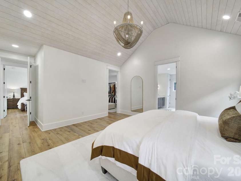 911 Laurel Creek Lane, Charlotte, NC 28211.  MLS# CAR4352689, YatesRealty ID 19899. Owner's Bedroom