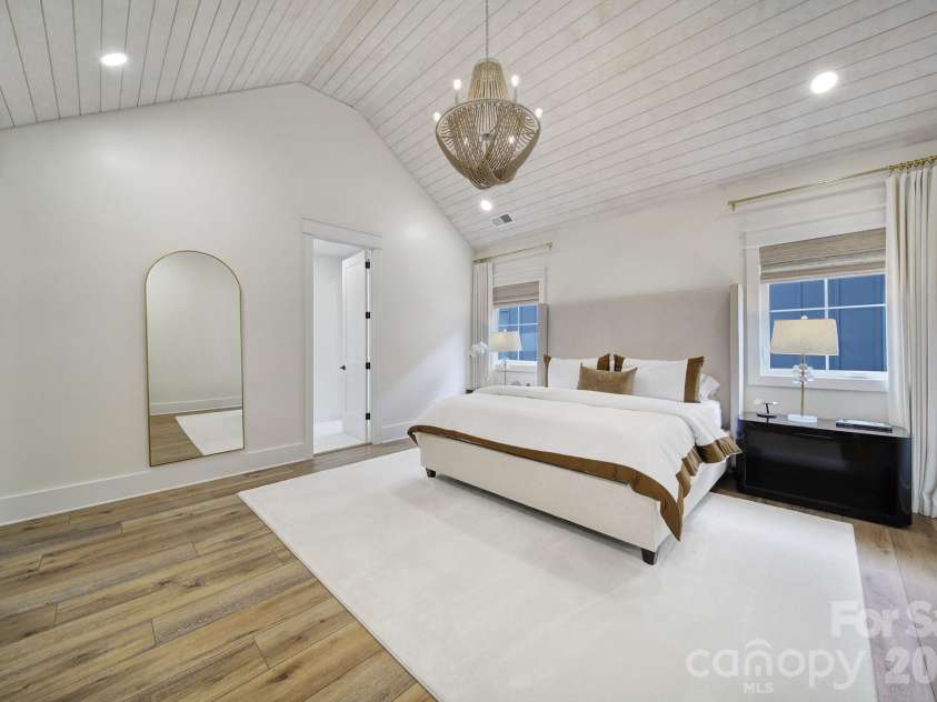 911 Laurel Creek Lane, Charlotte, NC 28211.  MLS# CAR4352689, YatesRealty ID 19899. Owner's Bedroom
