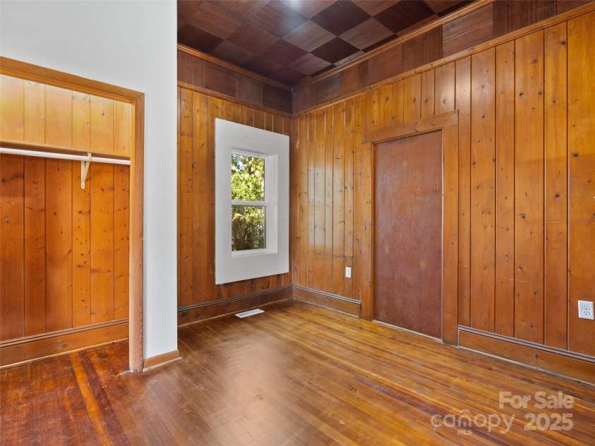 290 Killian Street, Waynesville, NC 28786.  MLS# CAR4181896, YatesRealty ID 199. 