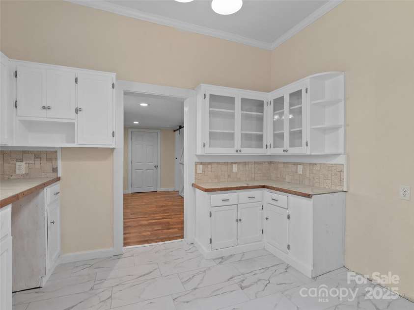 290 Killian Street, Waynesville, NC 28786.  MLS# CAR4181896, YatesRealty ID 199. 