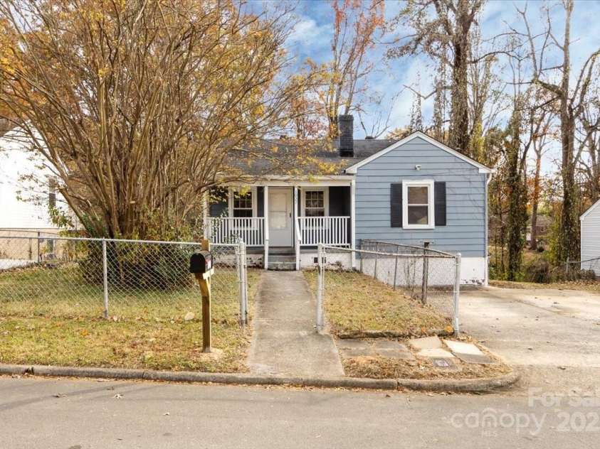 1027 Holland Avenue, Gastonia, NC 28052.  MLS# CAR4324382, YatesRealty ID 1990. 