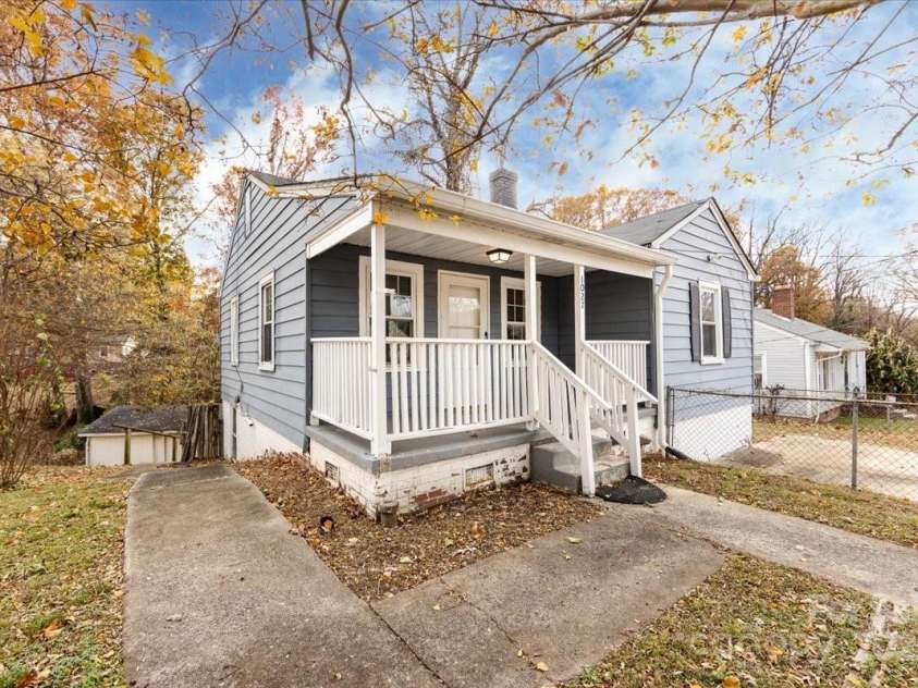 1027 Holland Avenue, Gastonia, NC 28052.  MLS# CAR4324382, YatesRealty ID 1990. 