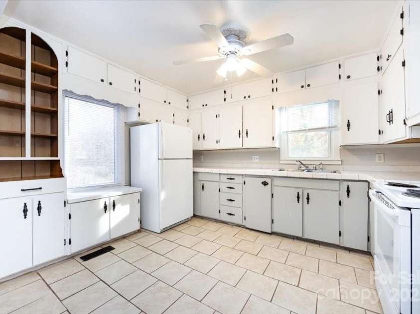 1027 Holland Avenue, Gastonia, NC 28052.  MLS# CAR4324382, YatesRealty ID 1990. 