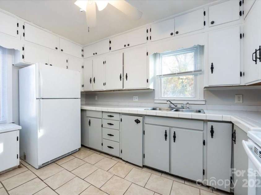 1027 Holland Avenue, Gastonia, NC 28052.  MLS# CAR4324382, YatesRealty ID 1990. 