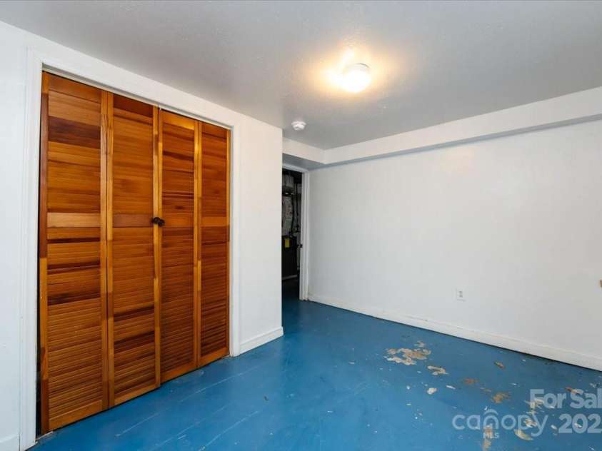 1027 Holland Avenue, Gastonia, NC 28052.  MLS# CAR4324382, YatesRealty ID 1990. 