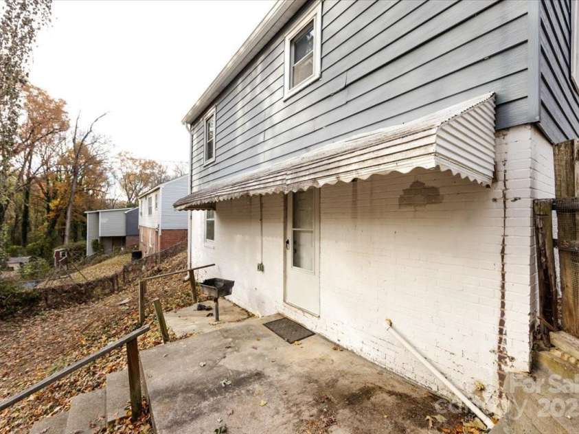 1027 Holland Avenue, Gastonia, NC 28052.  MLS# CAR4324382, YatesRealty ID 1990. 