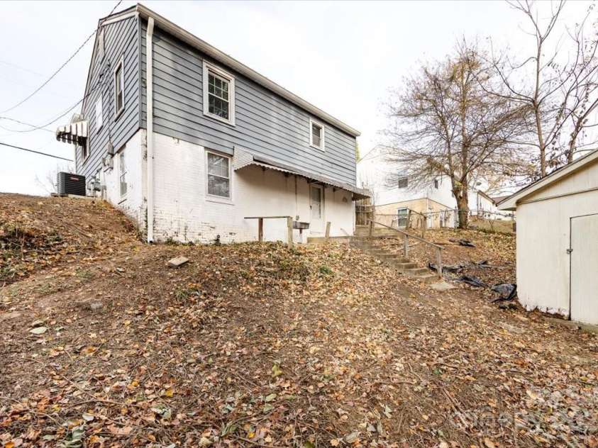 1027 Holland Avenue, Gastonia, NC 28052.  MLS# CAR4324382, YatesRealty ID 1990. 