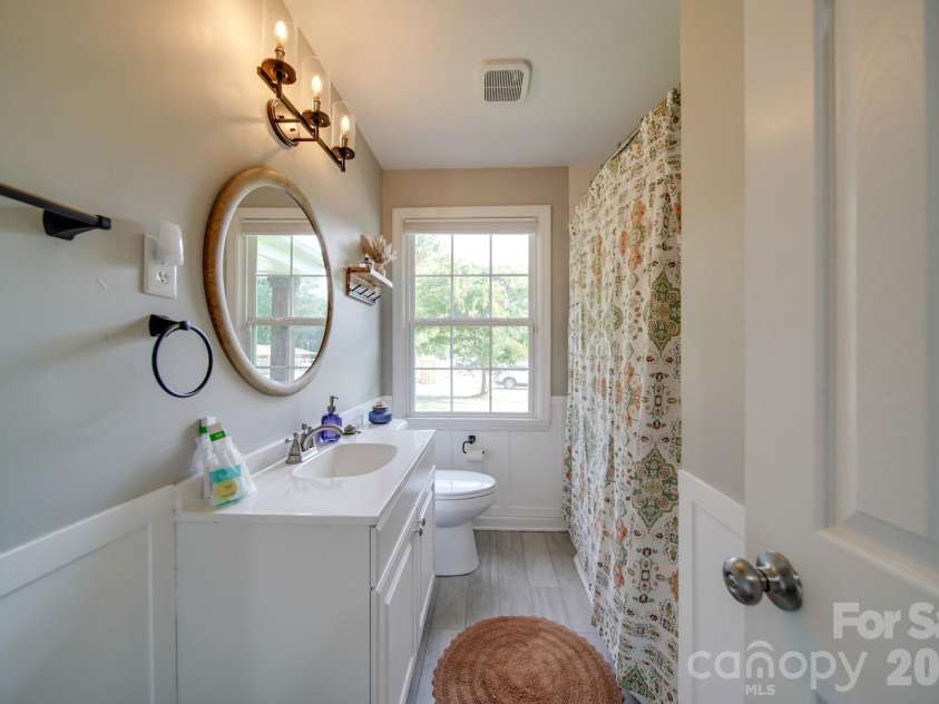 1512 Newcastle Street, Charlotte, NC 28216.  MLS# CAR4364206, YatesRealty ID 19900. 