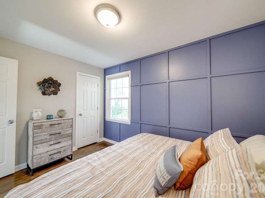 1512 Newcastle Street, Charlotte, NC 28216.  MLS# CAR4364206, YatesRealty ID 19900. 