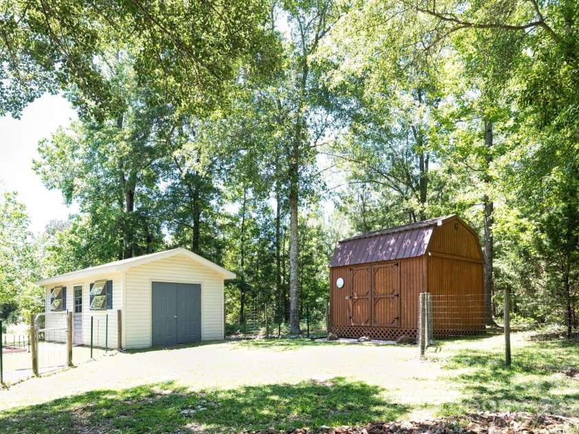 2618 Pineview Drive, Lancaster, SC 29720.  MLS# CAR4263845, YatesRealty ID 19900. 