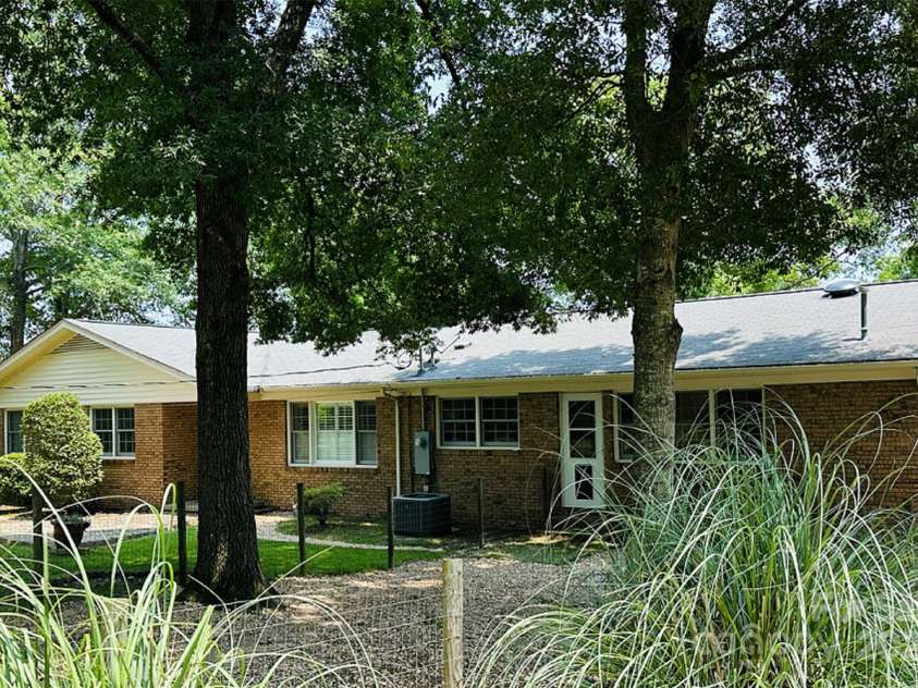 2618 Pineview Drive, Lancaster, SC 29720.  MLS# CAR4263845, YatesRealty ID 19900. 