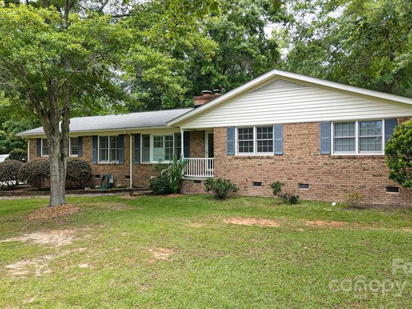 2618 Pineview Drive, Lancaster, SC 29720.  MLS# CAR4263845, YatesRealty ID 19900. One level living!