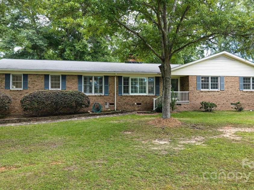 2618 Pineview Drive, Lancaster, SC 29720.  MLS# CAR4263845, YatesRealty ID 19900. Welcome home!