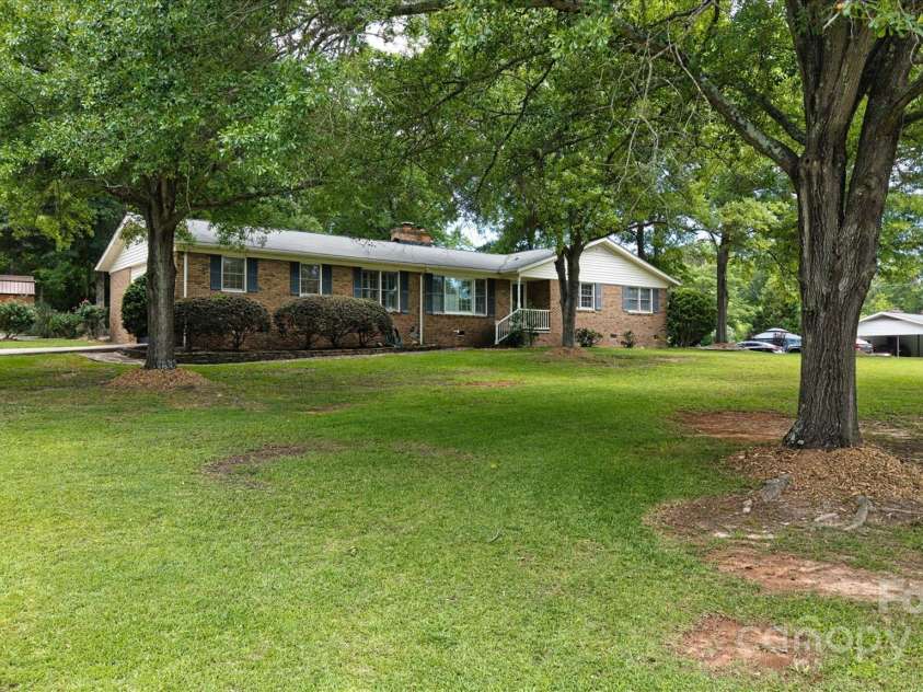 2618 Pineview Drive, Lancaster, SC 29720.  MLS# CAR4263845, YatesRealty ID 19900. Welcome home!