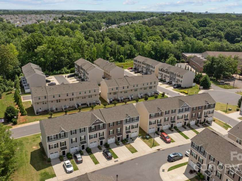 718 Dillon Way, Fort Mill, SC 29715.  MLS# CAR4264495, YatesRealty ID 19901. Convenient Fort Mill location