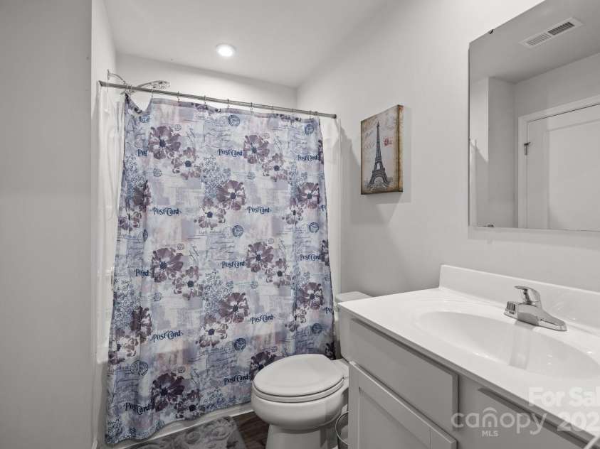 718 Dillon Way, Fort Mill, SC 29715.  MLS# CAR4264495, YatesRealty ID 19901. Primary ensuite bath