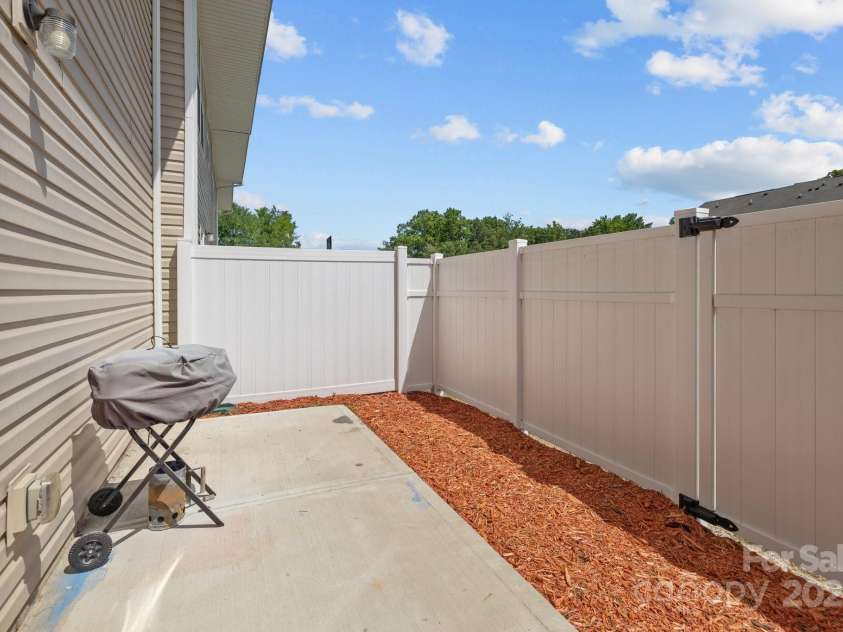 718 Dillon Way, Fort Mill, SC 29715.  MLS# CAR4264495, YatesRealty ID 19901. Private outdoor space