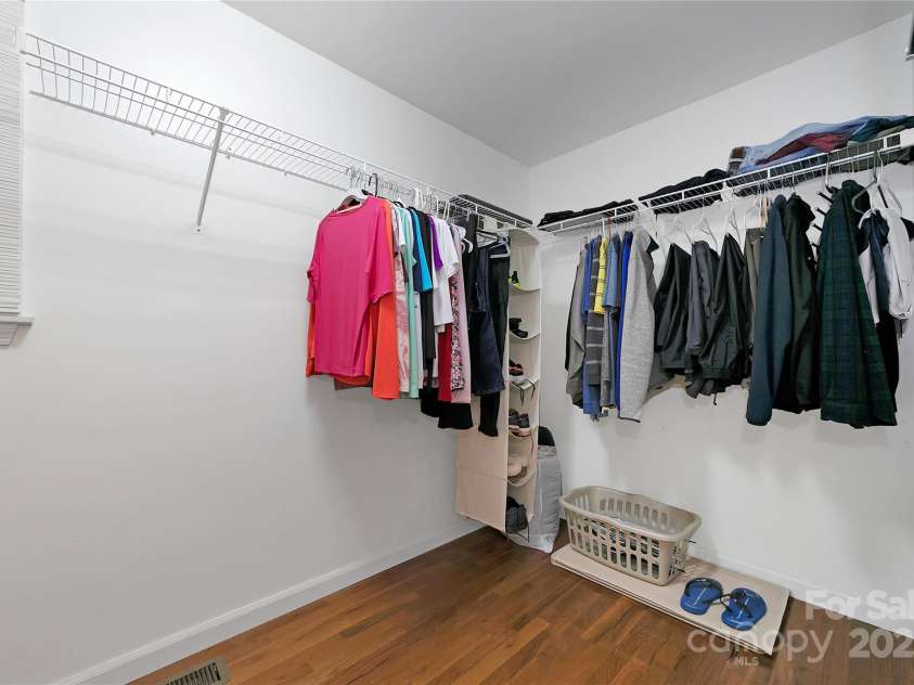 500 Cheestoonaya Way, Brevard, NC 28712.  MLS# CAR4266069, YatesRealty ID 19902. Walk in closet