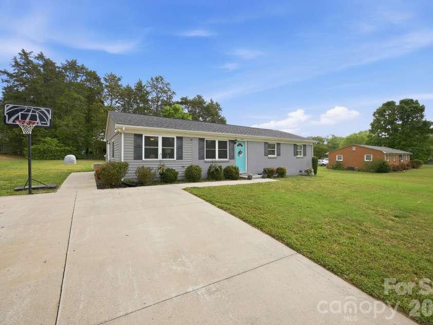 104 Sunset Drive, Rockwell, NC 28138.  MLS# CAR4373662, YatesRealty ID 19903. 