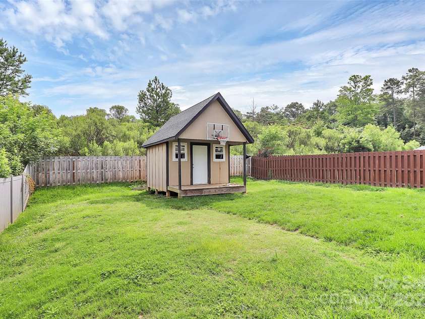 1314 San Gabriel Avenue, Charlotte, NC 28214.  MLS# CAR4270565, YatesRealty ID 19903. 