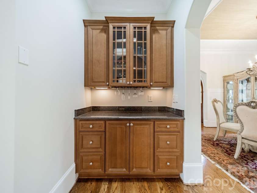 602 Beauhaven Lane, Waxhaw, NC 28173.  MLS# CAR4373162, YatesRealty ID 19904. Butler pantry