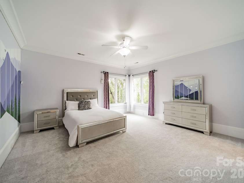602 Beauhaven Lane, Waxhaw, NC 28173.  MLS# CAR4373162, YatesRealty ID 19904. Extra large bedroom