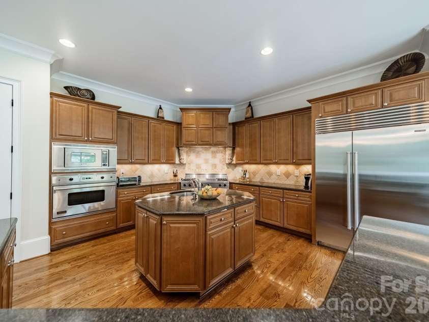 602 Beauhaven Lane, Waxhaw, NC 28173.  MLS# CAR4373162, YatesRealty ID 19904. Sub-Zero Refrigerator/Freezer