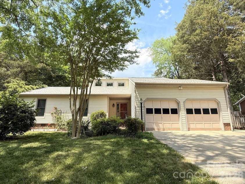 11718 Rimrock Canyon Drive, Charlotte, NC 28226.  MLS# CAR4375151, YatesRealty ID 19905. 