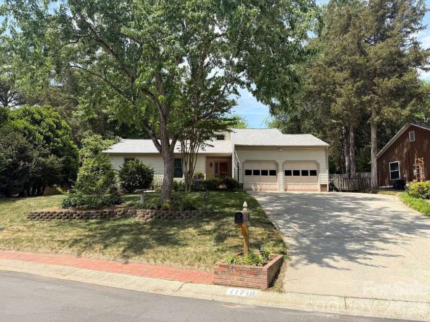 11718 Rimrock Canyon Drive, Charlotte, NC 28226.  MLS# CAR4375151, YatesRealty ID 19905. 
