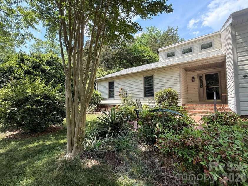 11718 Rimrock Canyon Drive, Charlotte, NC 28226.  MLS# CAR4375151, YatesRealty ID 19905. 