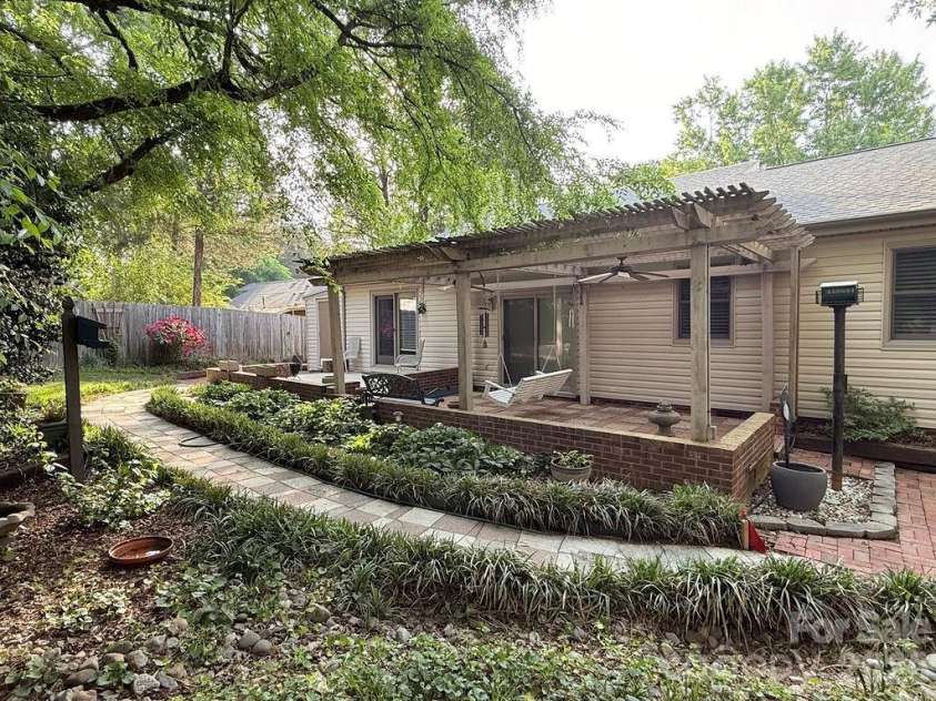 11718 Rimrock Canyon Drive, Charlotte, NC 28226.  MLS# CAR4375151, YatesRealty ID 19905. 