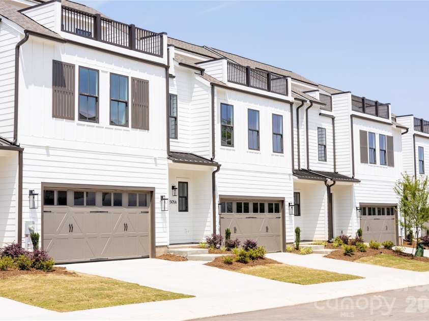 3016 Endhaven Terraces Lane, Charlotte, NC 28277.  MLS# CAR4179733, YatesRealty ID 19906. 