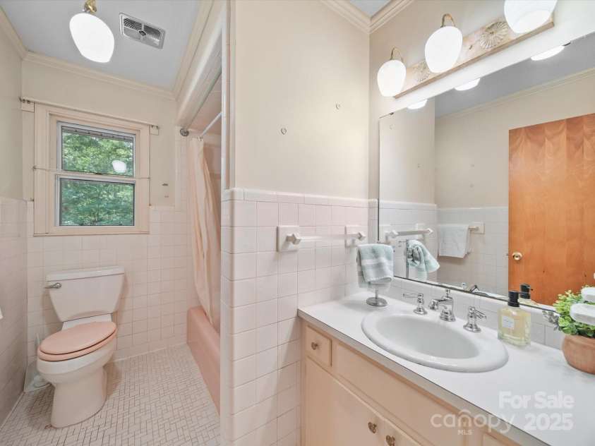 2831 Puetts Chapel Road, Bessemer City, NC 28016.  MLS# CAR4268907, YatesRealty ID 19907. Hall bathroom