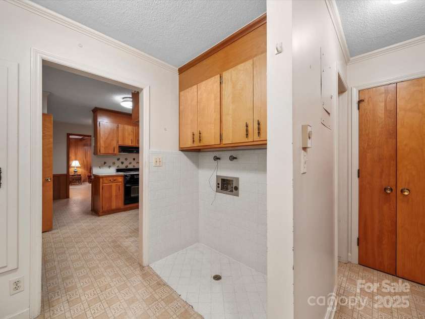 2831 Puetts Chapel Road, Bessemer City, NC 28016.  MLS# CAR4268907, YatesRealty ID 19907. Laundry / mud room with built-in cabinets