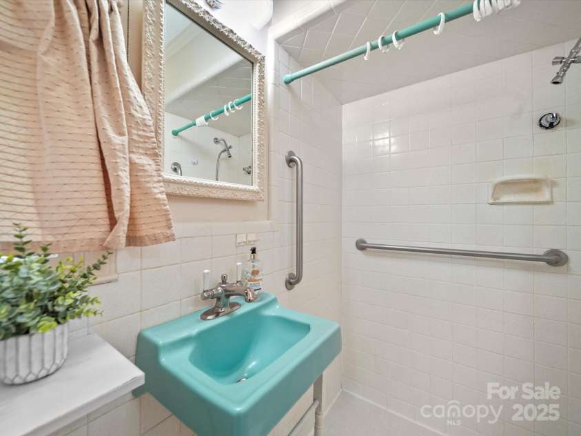2831 Puetts Chapel Road, Bessemer City, NC 28016.  MLS# CAR4268907, YatesRealty ID 19907. Primary bath - love this vintage sink!