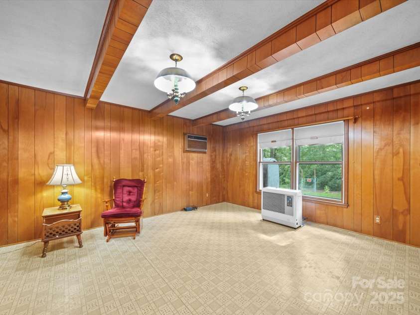 2831 Puetts Chapel Road, Bessemer City, NC 28016.  MLS# CAR4268907, YatesRealty ID 19907. Two windows provide great natural light.