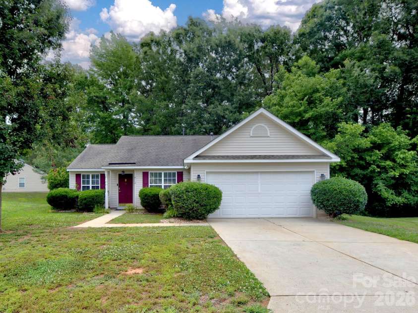 8110 Slickrock Circle, Charlotte, NC 28215.  MLS# CAR4373196, YatesRealty ID 19907. 