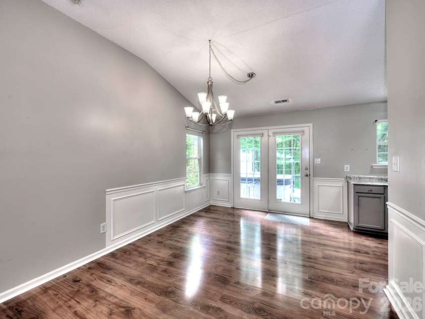 8110 Slickrock Circle, Charlotte, NC 28215.  MLS# CAR4373196, YatesRealty ID 19907. 