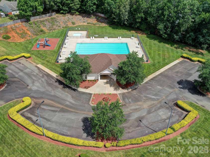8110 Slickrock Circle, Charlotte, NC 28215.  MLS# CAR4373196, YatesRealty ID 19907. 