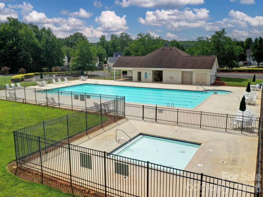 8110 Slickrock Circle, Charlotte, NC 28215.  MLS# CAR4373196, YatesRealty ID 19907. 