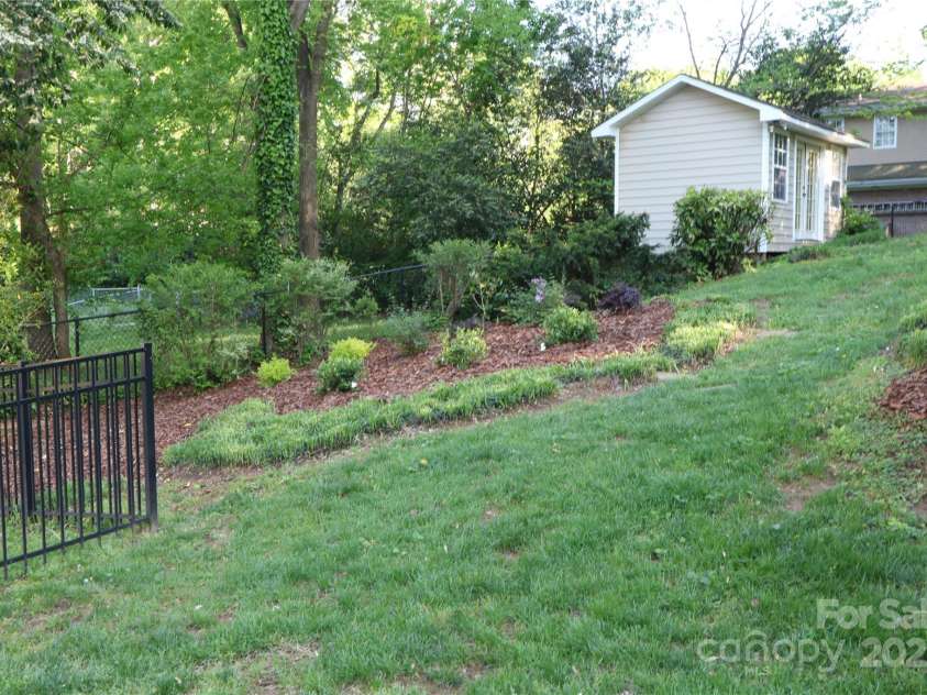 3828 Chandworth Road, Charlotte, NC 28210.  MLS# CAR4215813, YatesRealty ID 19909. 
