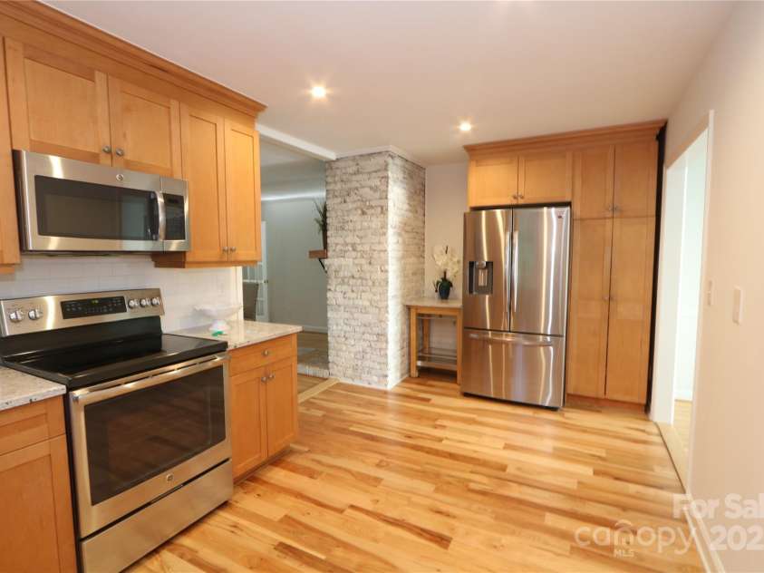 3828 Chandworth Road, Charlotte, NC 28210.  MLS# CAR4215813, YatesRealty ID 19909. 