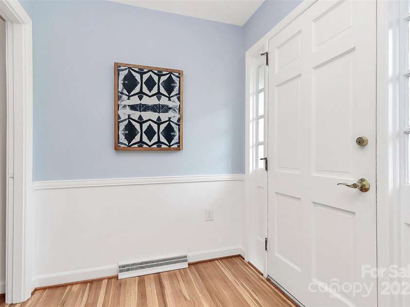 3828 Chandworth Road, Charlotte, NC 28210.  MLS# CAR4215813, YatesRealty ID 19909. Front Foyer