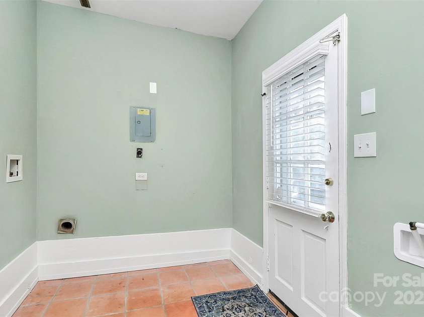 3828 Chandworth Road, Charlotte, NC 28210.  MLS# CAR4215813, YatesRealty ID 19909. Laundry/Mud Room