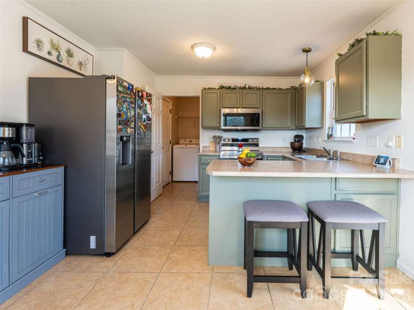 93 Sunny Meadows Boulevard, Arden, NC 28704.  MLS# CAR4343214, YatesRealty ID 19909. 