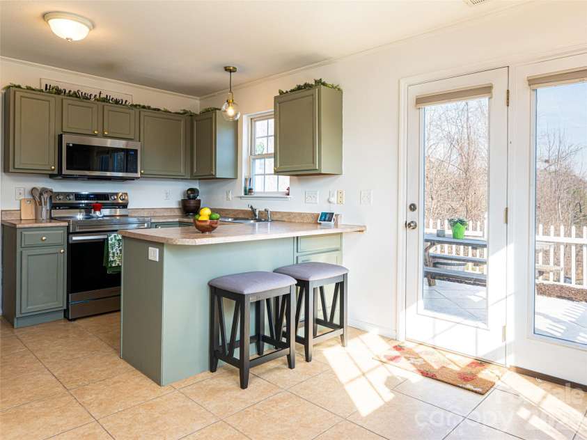93 Sunny Meadows Boulevard, Arden, NC 28704.  MLS# CAR4343214, YatesRealty ID 19909. 
